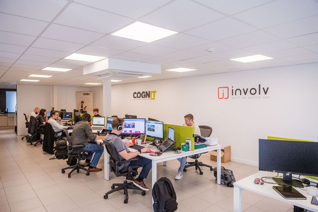 Het kantoor van Involv en Cognit in Roosdaal, met de logo's aan de muur